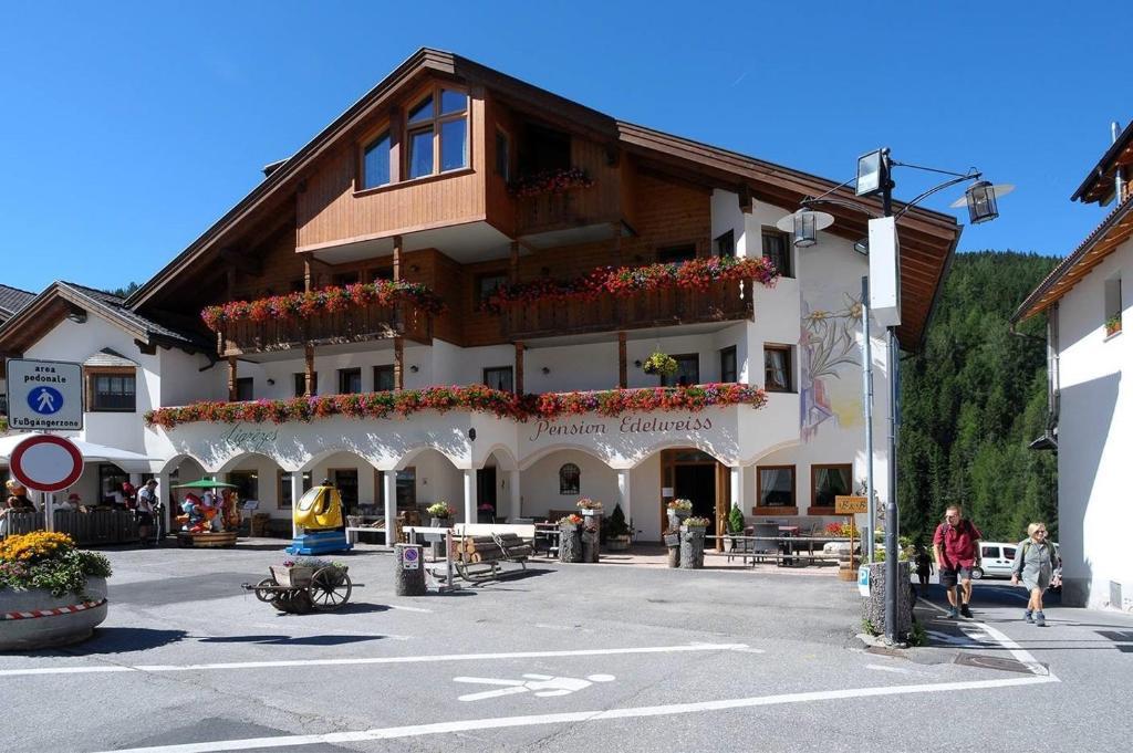 Pensione Edelweiss ซานกัสซิอาโน ภายนอก รูปภาพ
