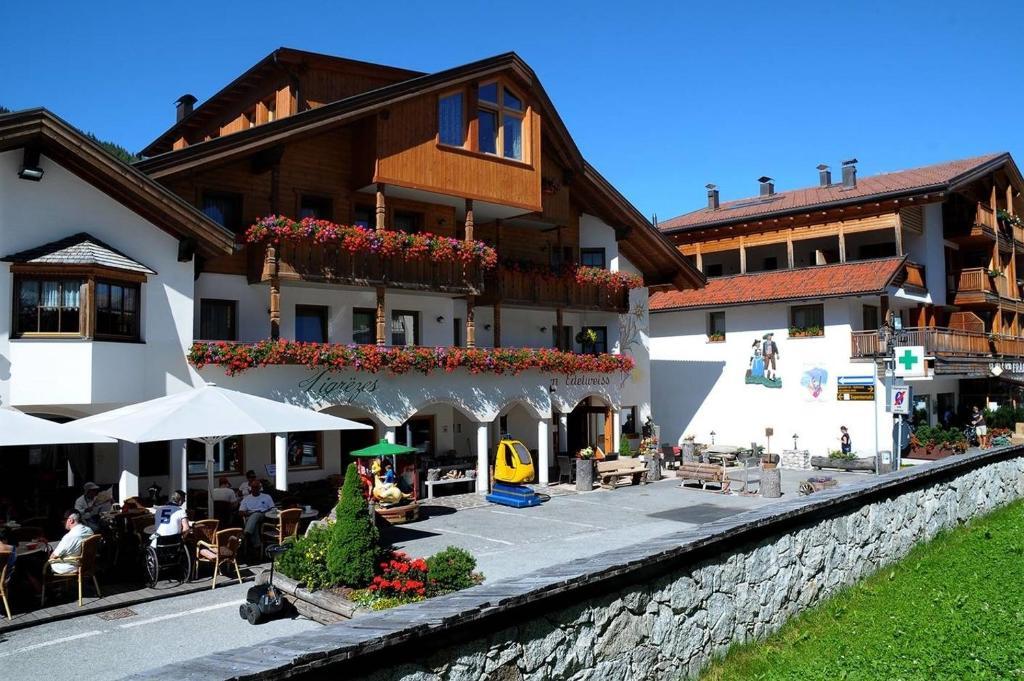 Pensione Edelweiss ซานกัสซิอาโน ภายนอก รูปภาพ
